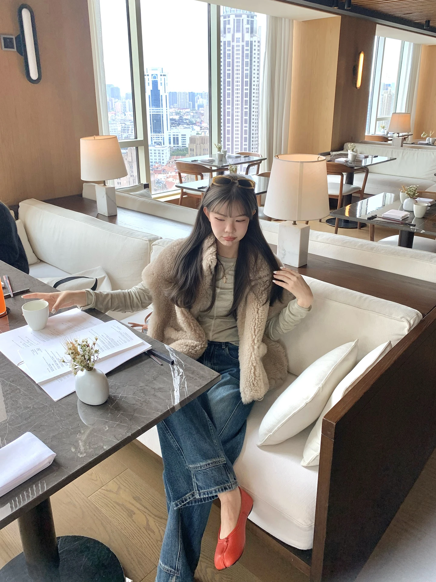 Calças Jeans Cheerioaban de Perna Larga com Design Assimétrico, Casual, em Denim de Algodão, com Fenda Lateral, Ajuste Confortável para Todas as Estações, Calças Femininas