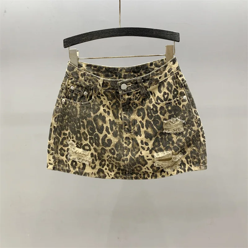 [ZOCI] ragazza Leopard Print Denim donna 2024 estate nuova gonna corta a trapezio con foro strappato a vita alta