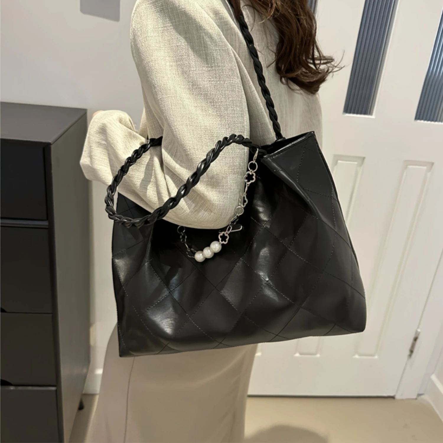 Fashion Women's Metallic PU Leather Tote Bag with Large Capacity and Braided Chain Strap