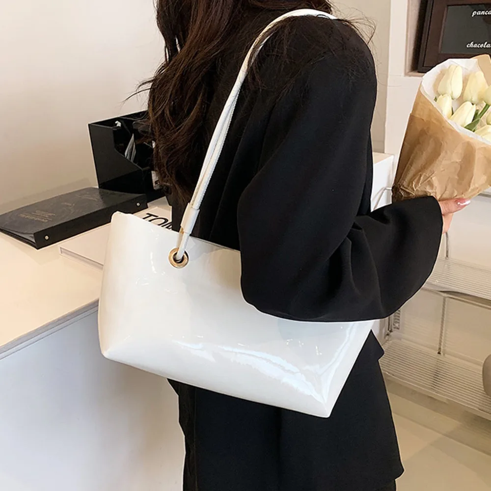 

Elegant Patent Leather Shoulder Bag Smooth Large Capacity Korean Style Underarm Bag Sweet Solid Color Commuting Tote Bag