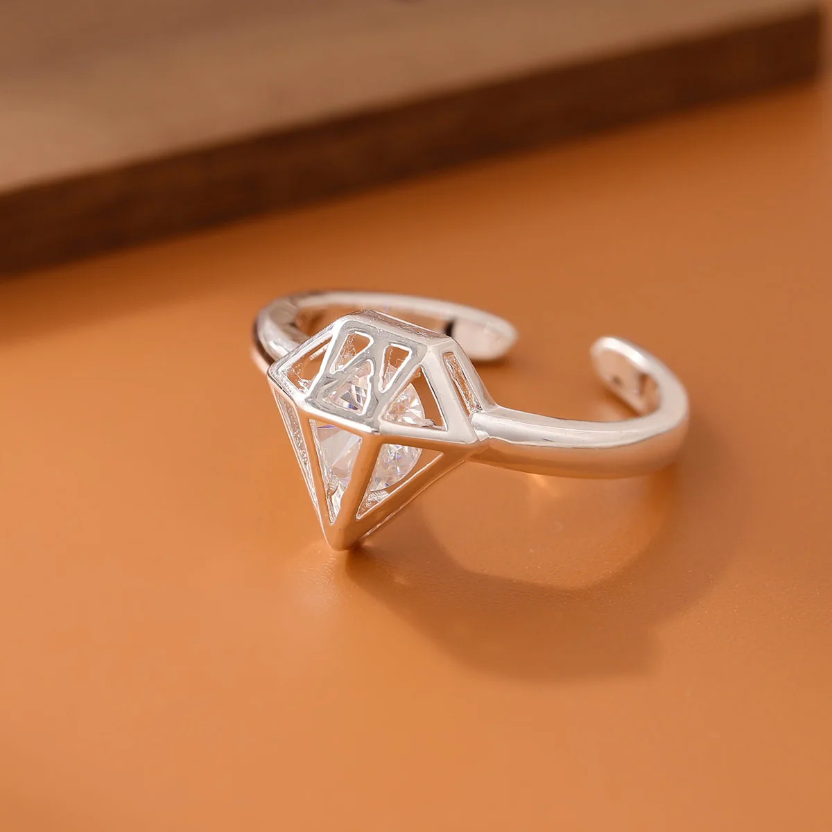 

Classic Popular 925 Sterling Silver Jewelry Fashion Temperament Crown Crystal Diamond Type Personality Opening Rings R247