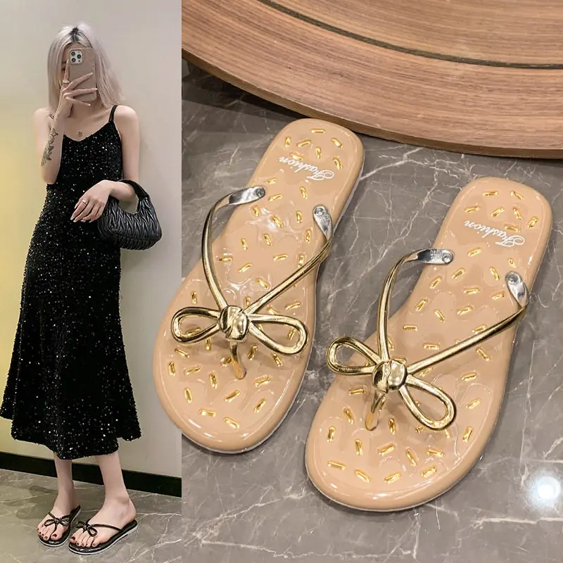 

Gold Bow Creative Women's Flip Flops 2026 Summer New Jelly Non-slip Beach Slippers Outing Temperament Solid Color PU Flat Shoes