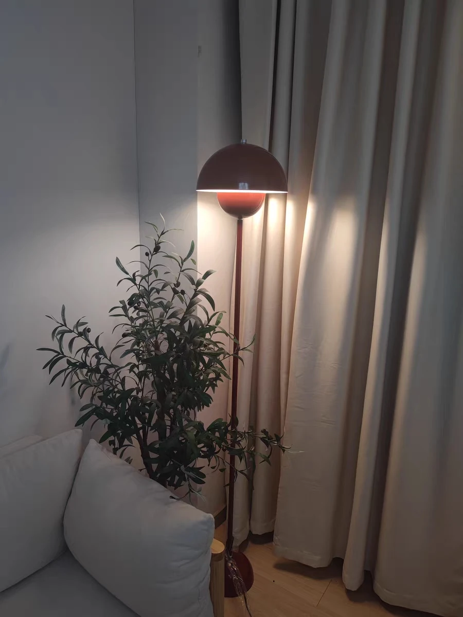 Lampada da terra a LED semplice e moderna in stile crema di alta qualità Lampada da tavolo Lampada da scrivania con lampadina intercambiabile E27 per soggiorno camera da letto