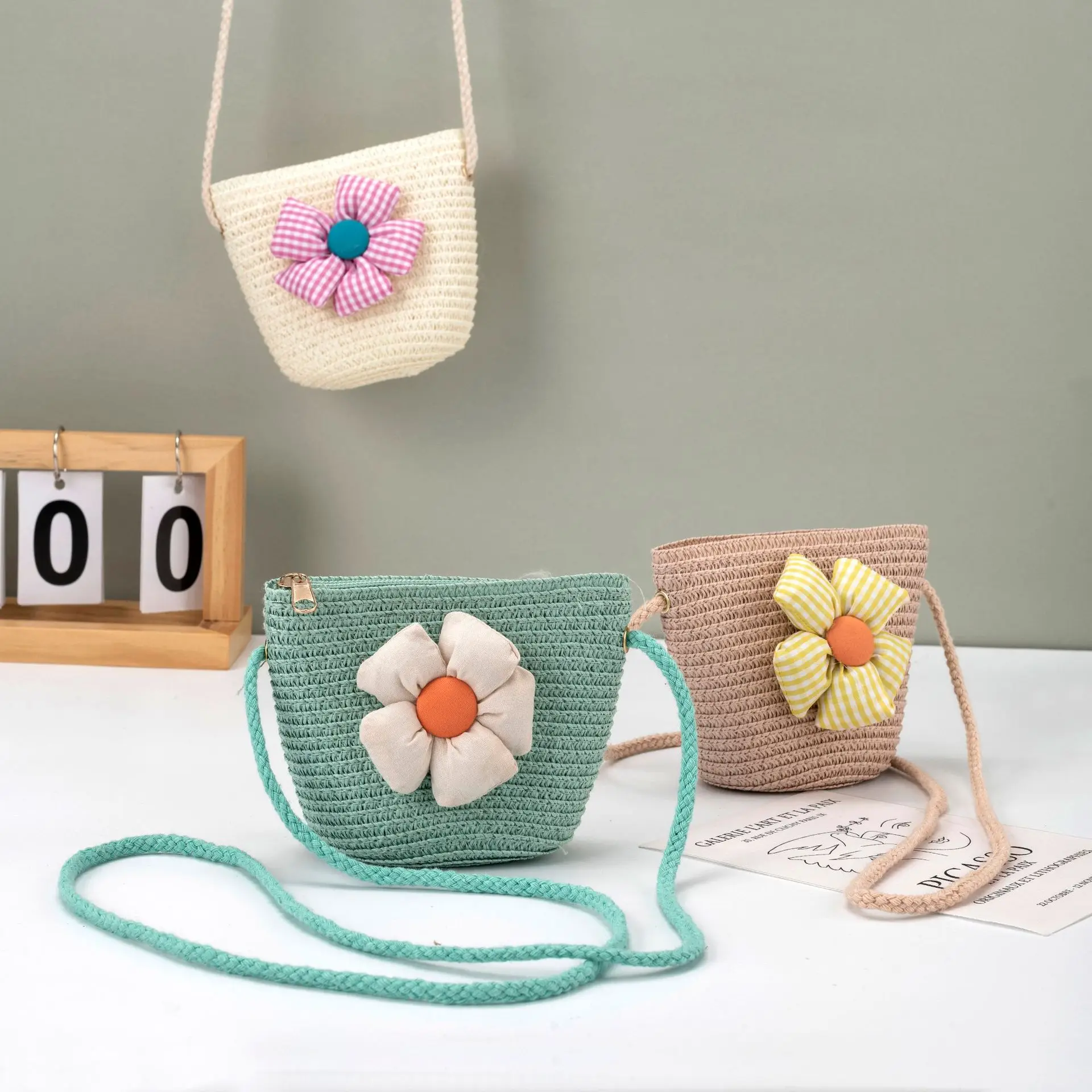 Bolso de mano de paja para niños, bolsos de hombro de tejido para niños, bolso cruzado de flores de moda de verano para niñas, hecho de Natural