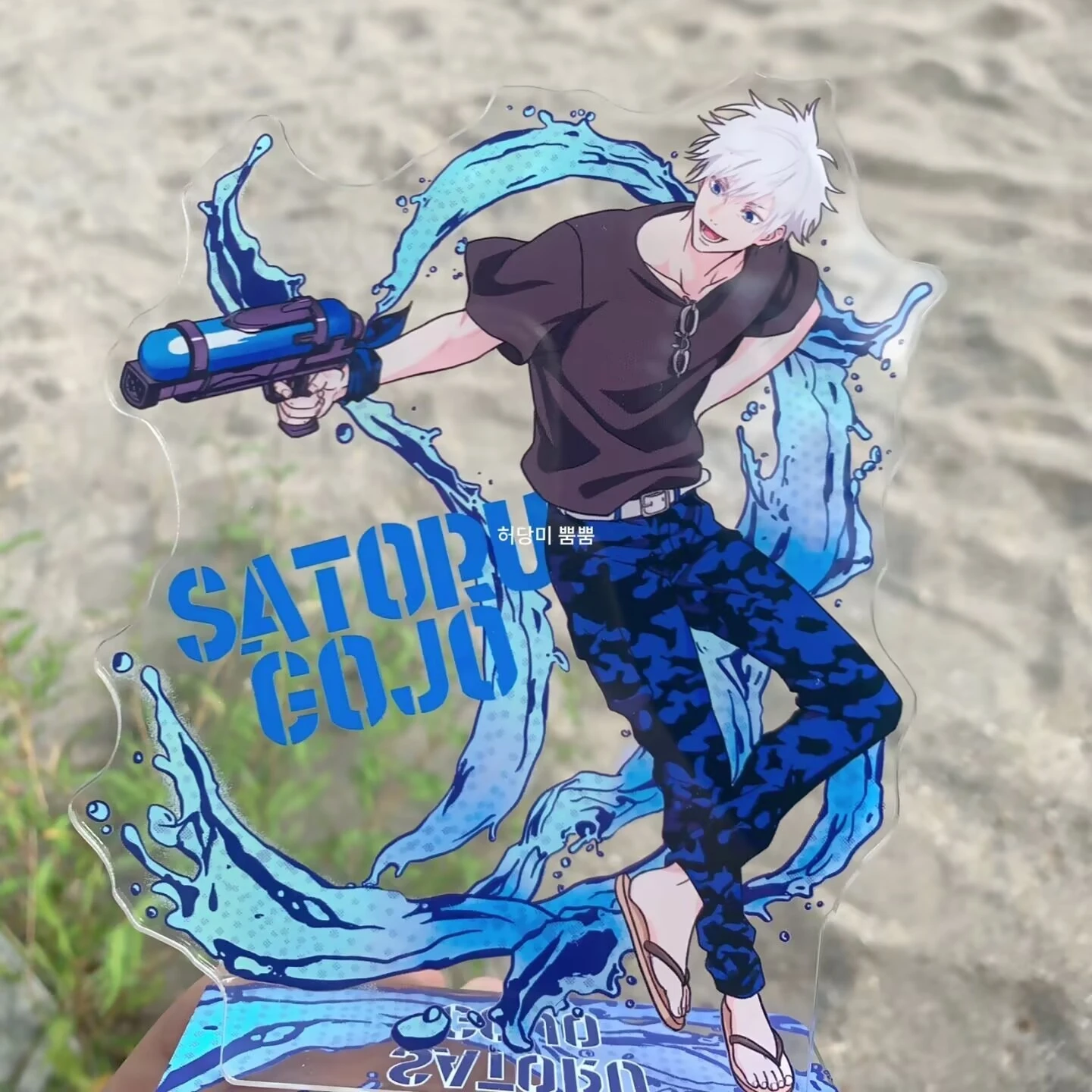 

Jujutsu Kaisen "Gojo Satoru" стоячая вывеска в форме водяного пистолета, акриловый настольный компьютер, поддержка в форме человека, декоративный предмет, мультяшное аниме