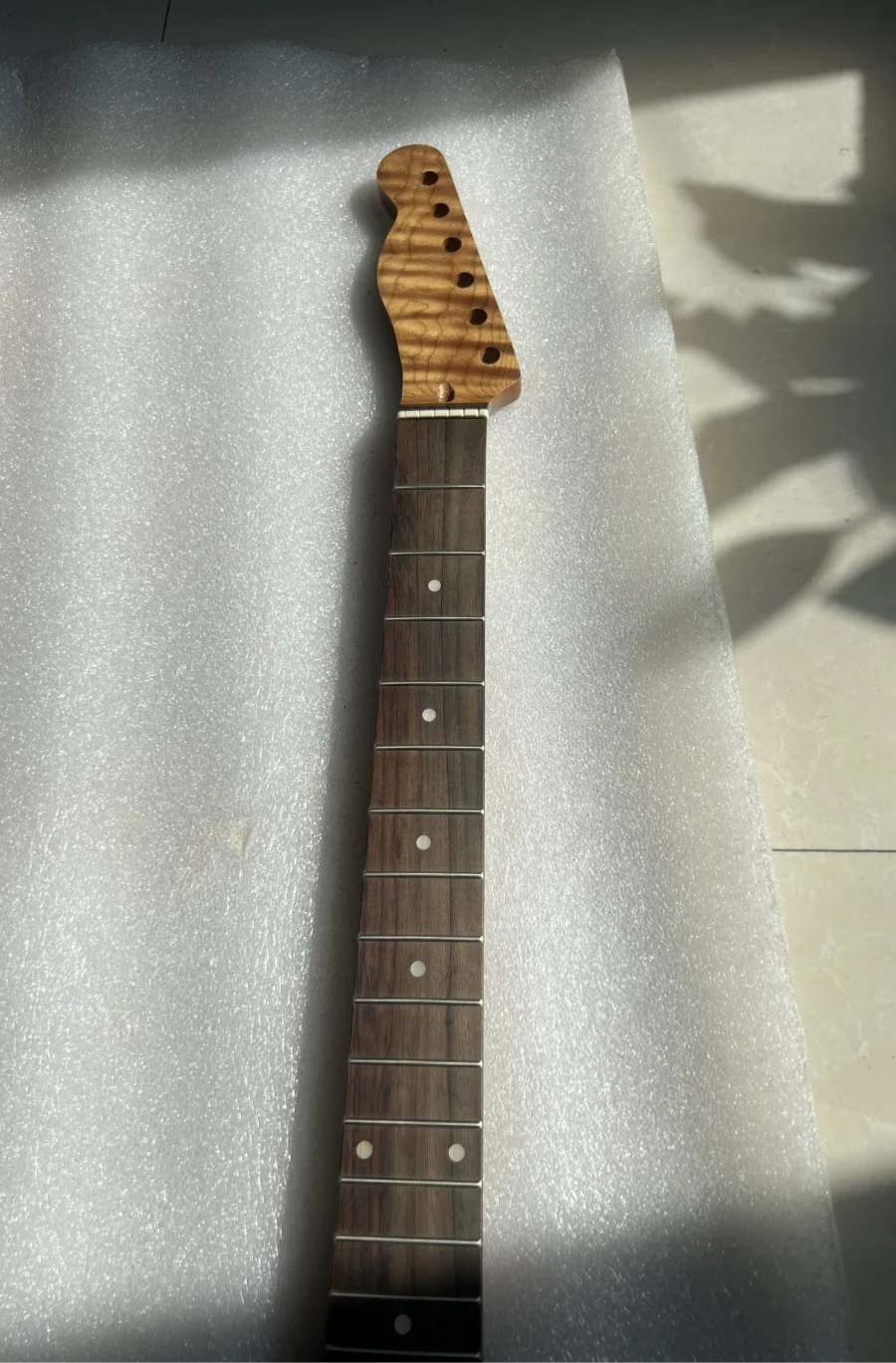 

Electric guitar neck, left hand with tiger pattern, DIY replacement guitar accessories，brand-new