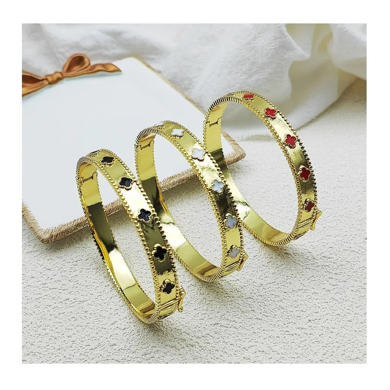 

Popular Retro Bracelet Bracelet Copper Plated Niche Light Luxury Design Fritillary Five Flower Bracelet
