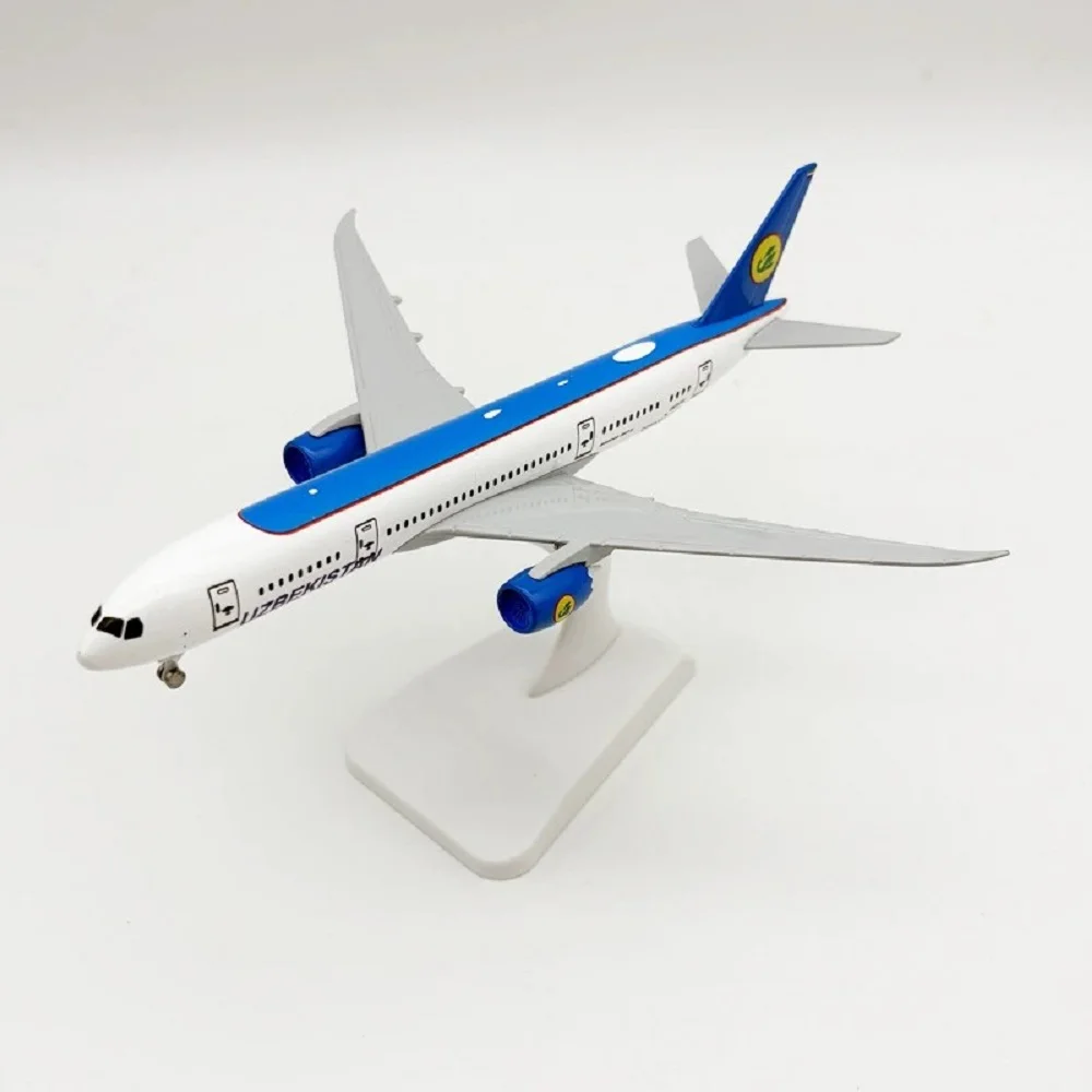 نموذج طائرات 20 سنتيمتر الخطوط الجوية أوزبكستان B787 طائرات سبيكة الركاب محاكاة طبق الاصل نموذج معدني للأطفال ألعاب تعليمية