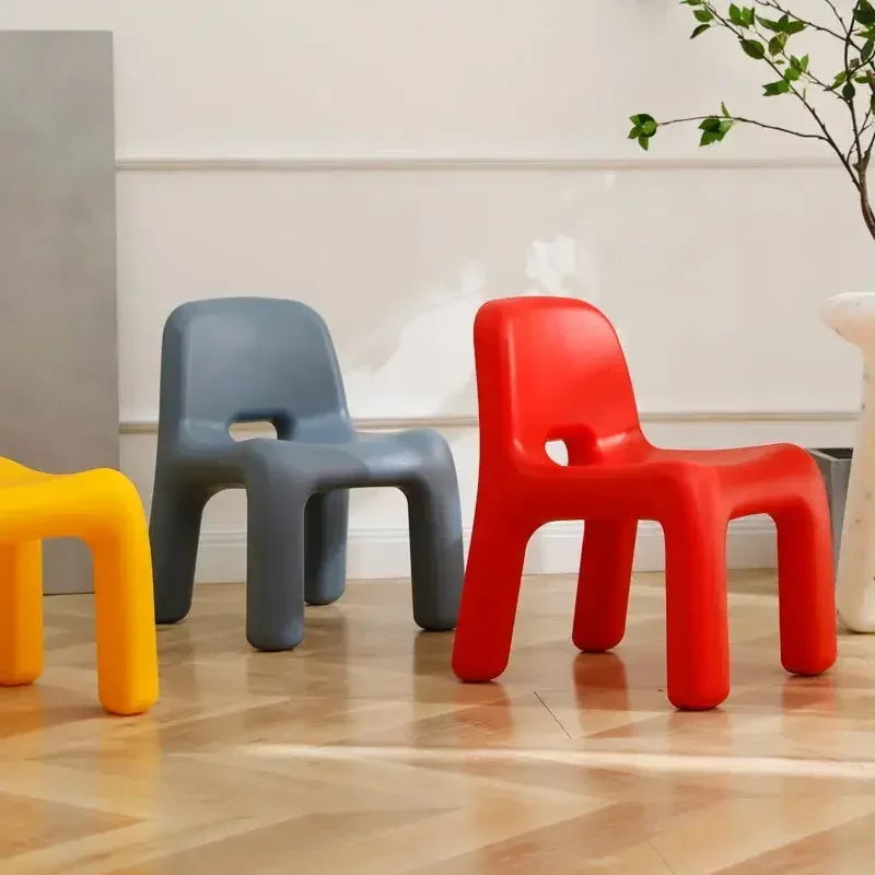 プラスチック製子供用スツール北欧モダンミニマリストホームクリエイティブベビーライティング学習ダイニングバックチェア