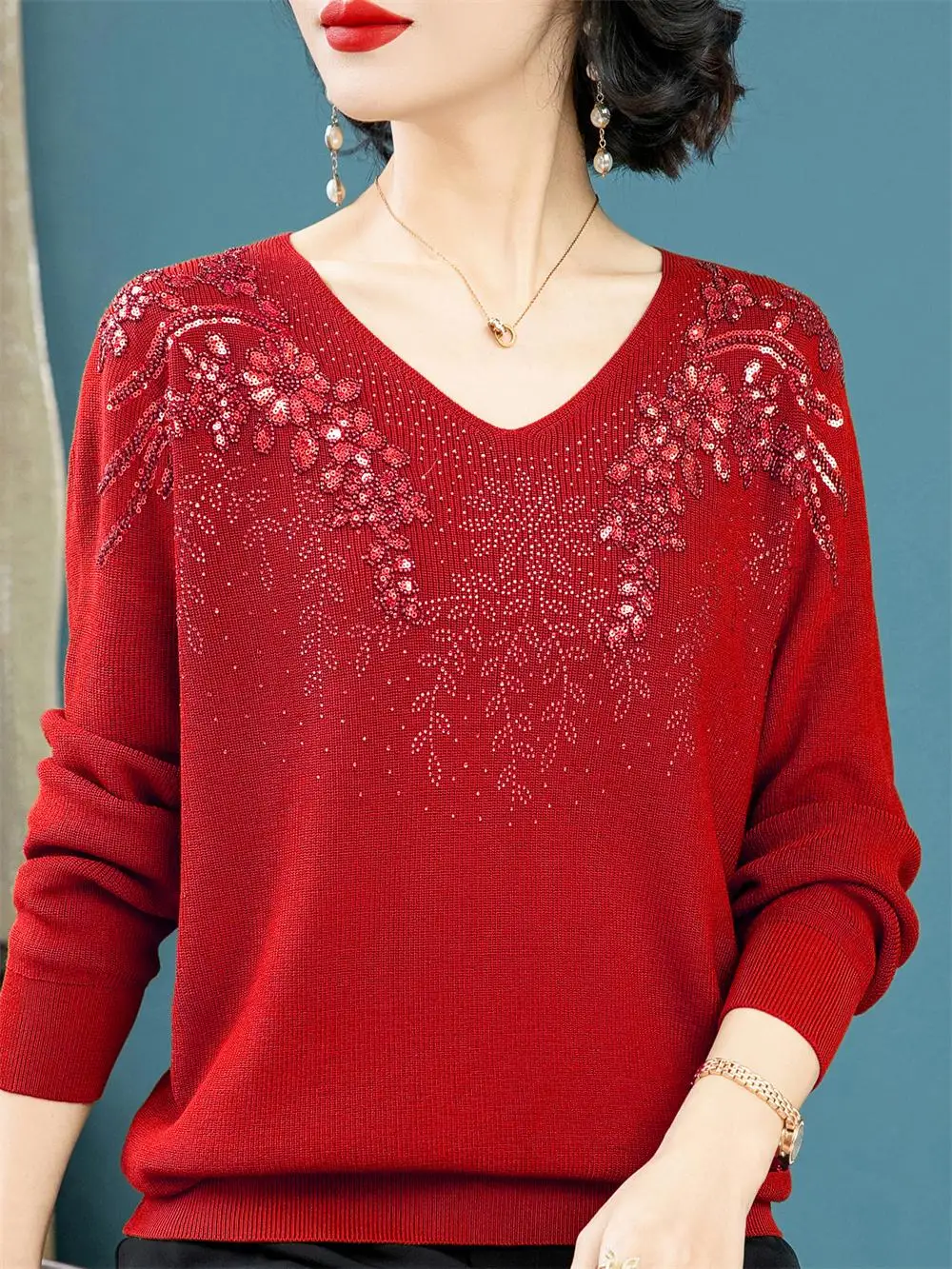

Модный тяжелый вязаный свитер 2025 года, новинка весны, оверсайз, с V-образным вырезом, красный цвет, для женщин среднего возраста и пожилых людей