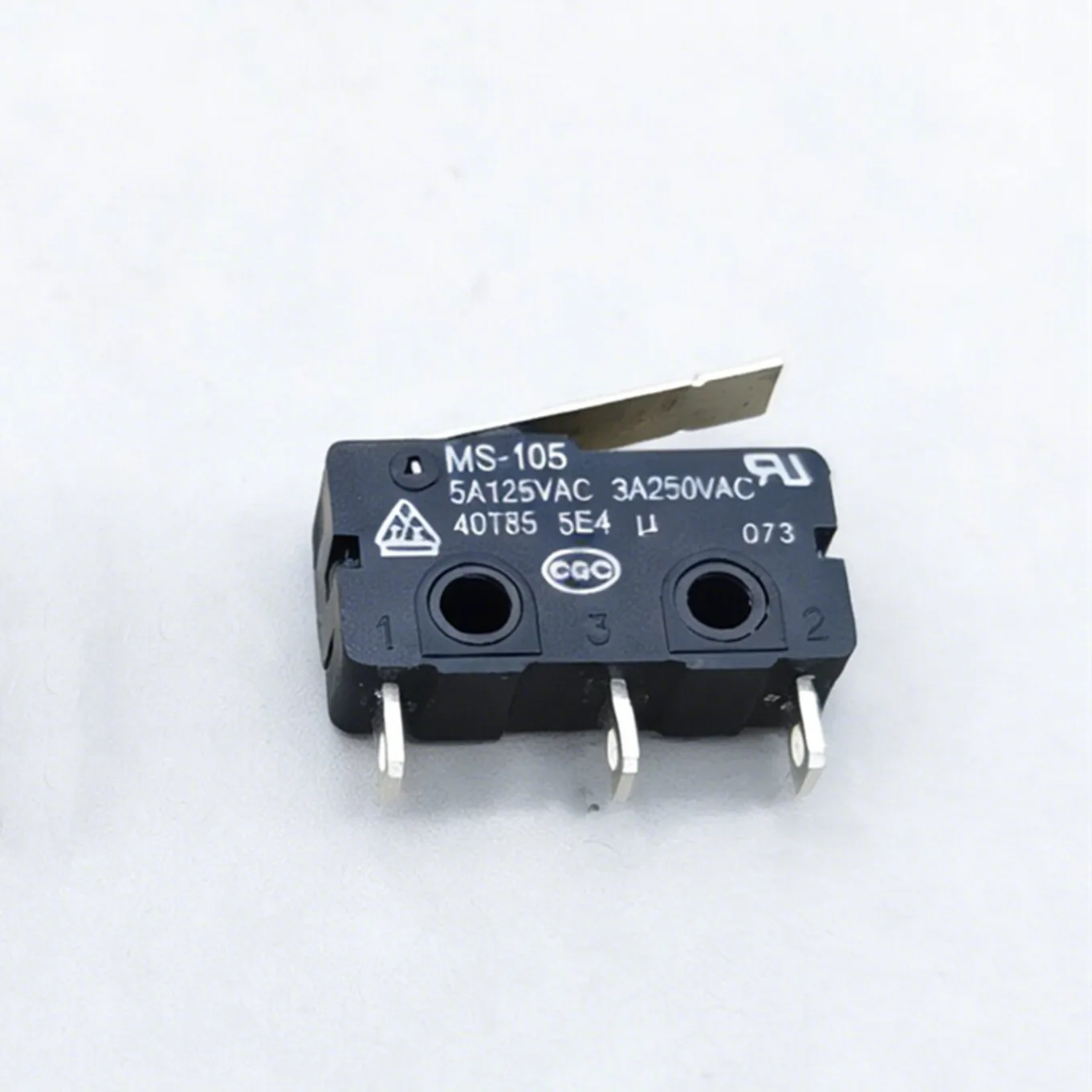 Original new 100% MS-105 micro switch 5A125VAC 3A250VAC 40T85 5E4 connection hole foot 3pin