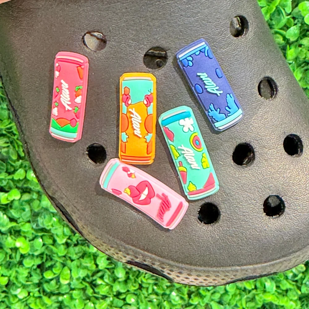 10 قطعة المشروبات الغازية الكرتون الأحذية البلاستيكية السحر صالح الأساور قباقيب دبابيس الصنادل الأحذية الديكور الاطفال امرأة DIY بها بنفسك على ظهره هدية حفلة #6