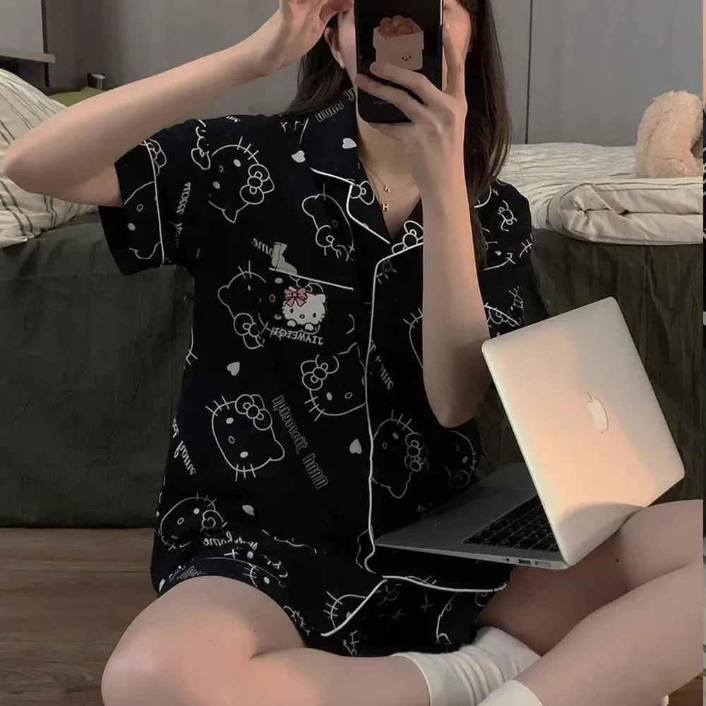 

Two-Piece Set Hello Kitty Pajamas Summer Anime Student Loungewear Cute Girl Loungewear Shirt Short-Sleeved Shorts Set2026