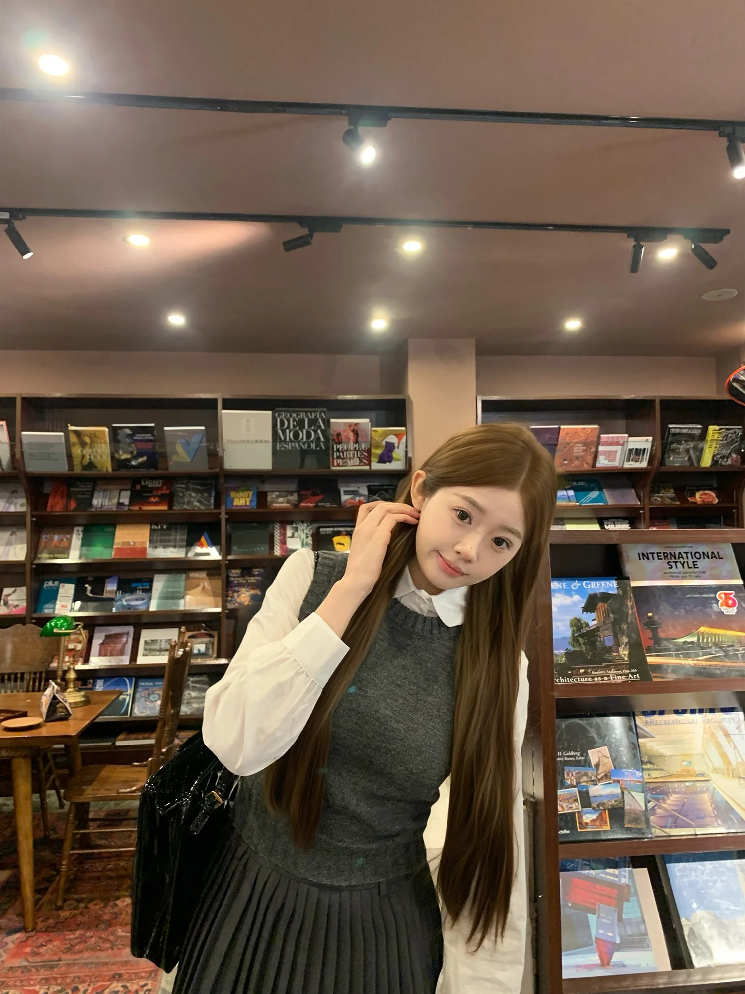 

Комплект OKJJ: вязаный жилет с воротником-стойкой, плиссированная юбка и блузка. Женский модный комплект для весны, стройнящий, однотонный.