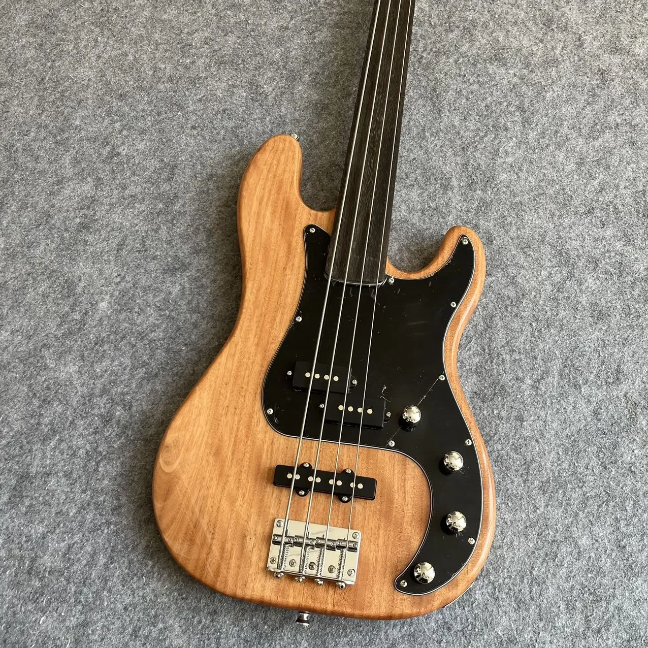 

4 String Bass Electric Guitar, Professional Performance Bass, Quality Assurance, Fast Delivery.A