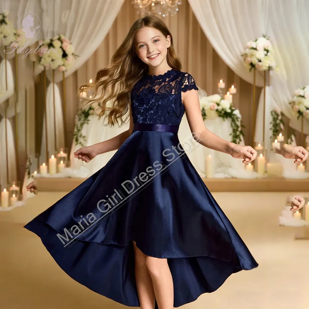 ชุดเดรสออกงานสำหรับเด็กผู้หญิง ดีไซน์หรูหรา ประดับลูกไม้ที่คอและแขนเสื้อ เหมาะสำหรับงานพิธีศีลมหาสนิทหรืองานเลี้ยงตอนเย็น