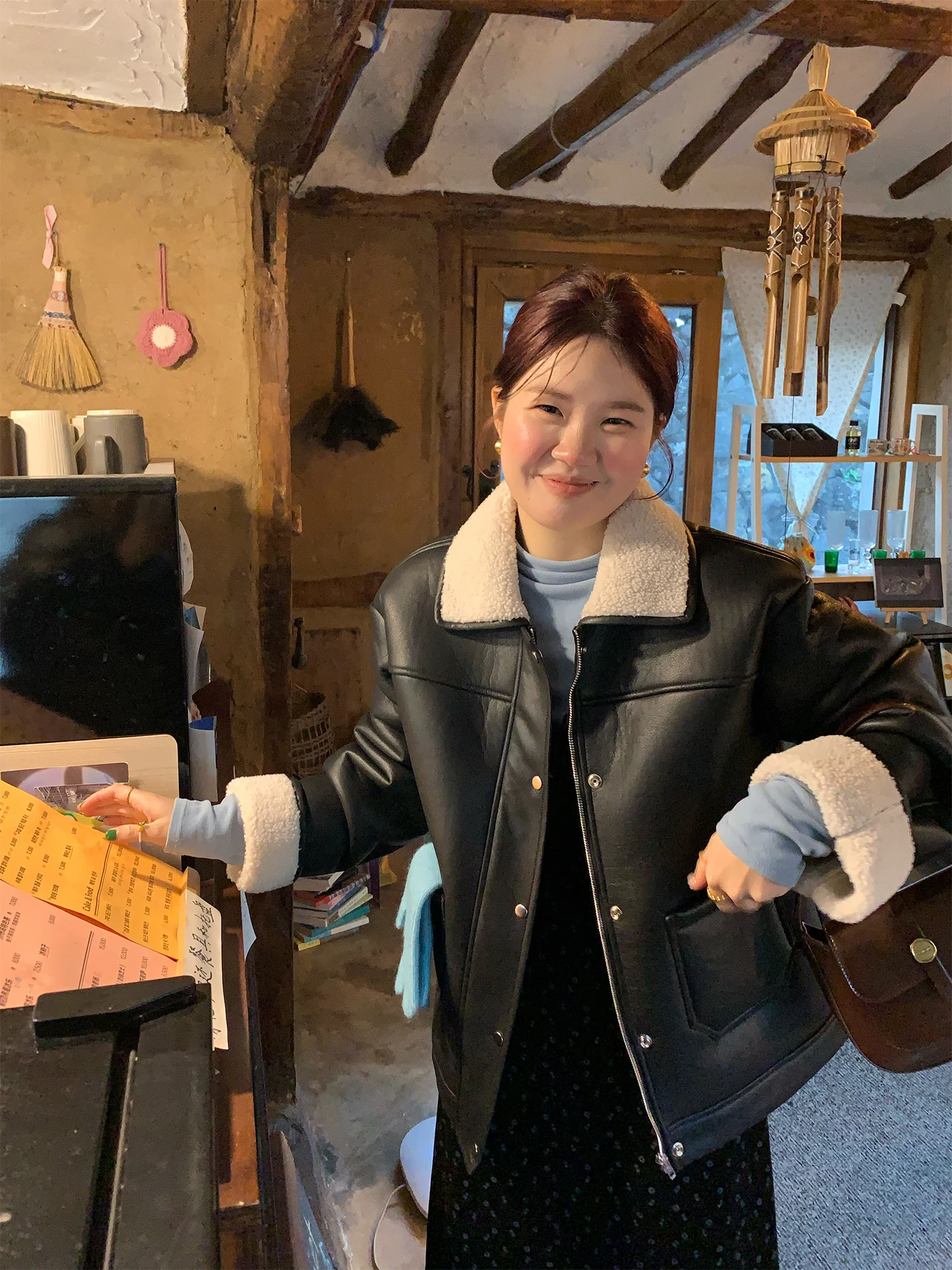 Jaqueta Feminina Coreana de Couro Sintético com Gola Alta e Caimento Solto, Versão Atualizada, Cor Preto Hot Melt