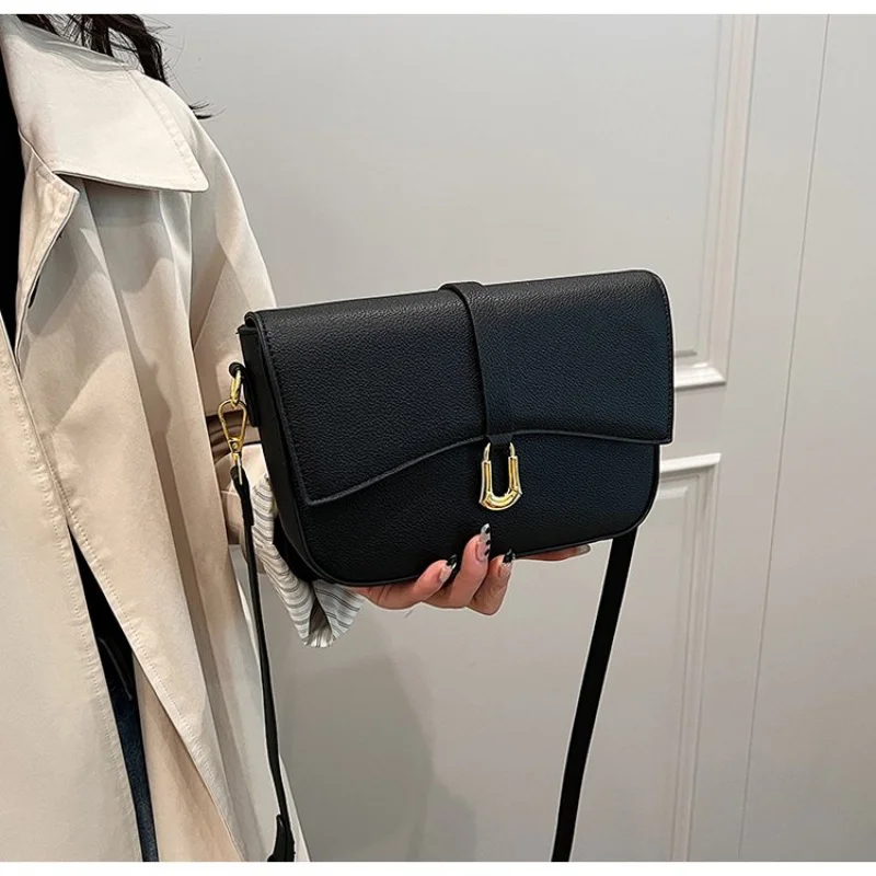 高級レザーで作られたハイエンドの女性用ショルダーバッグ、トレンディなパリのヴィンテージスタイル、広々としたソフトなデイリーユース、洗練された外観 ​