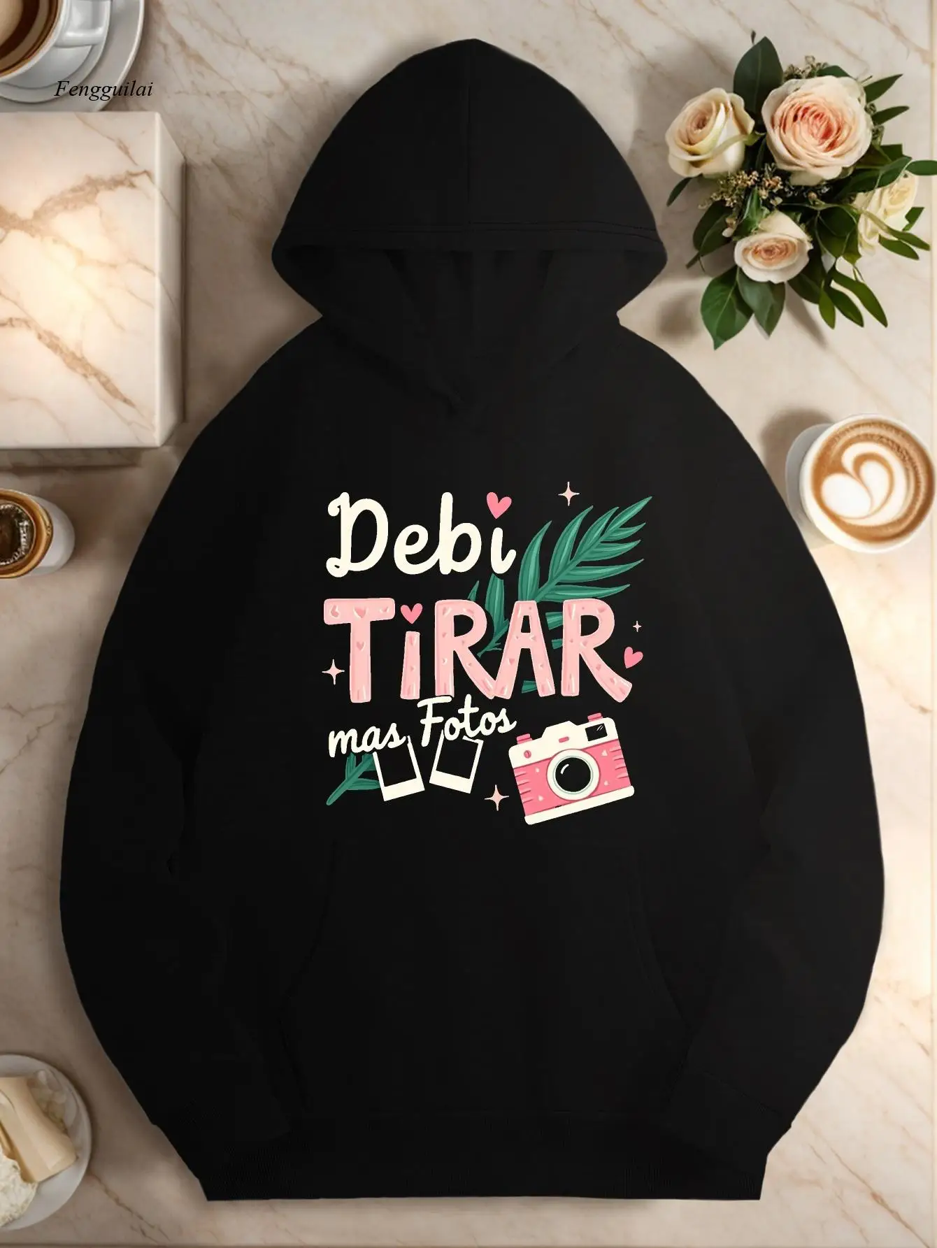 Grünes Kapuzenpullover mit spanischem Zitat – Pullover mit Fotografie-Grafik