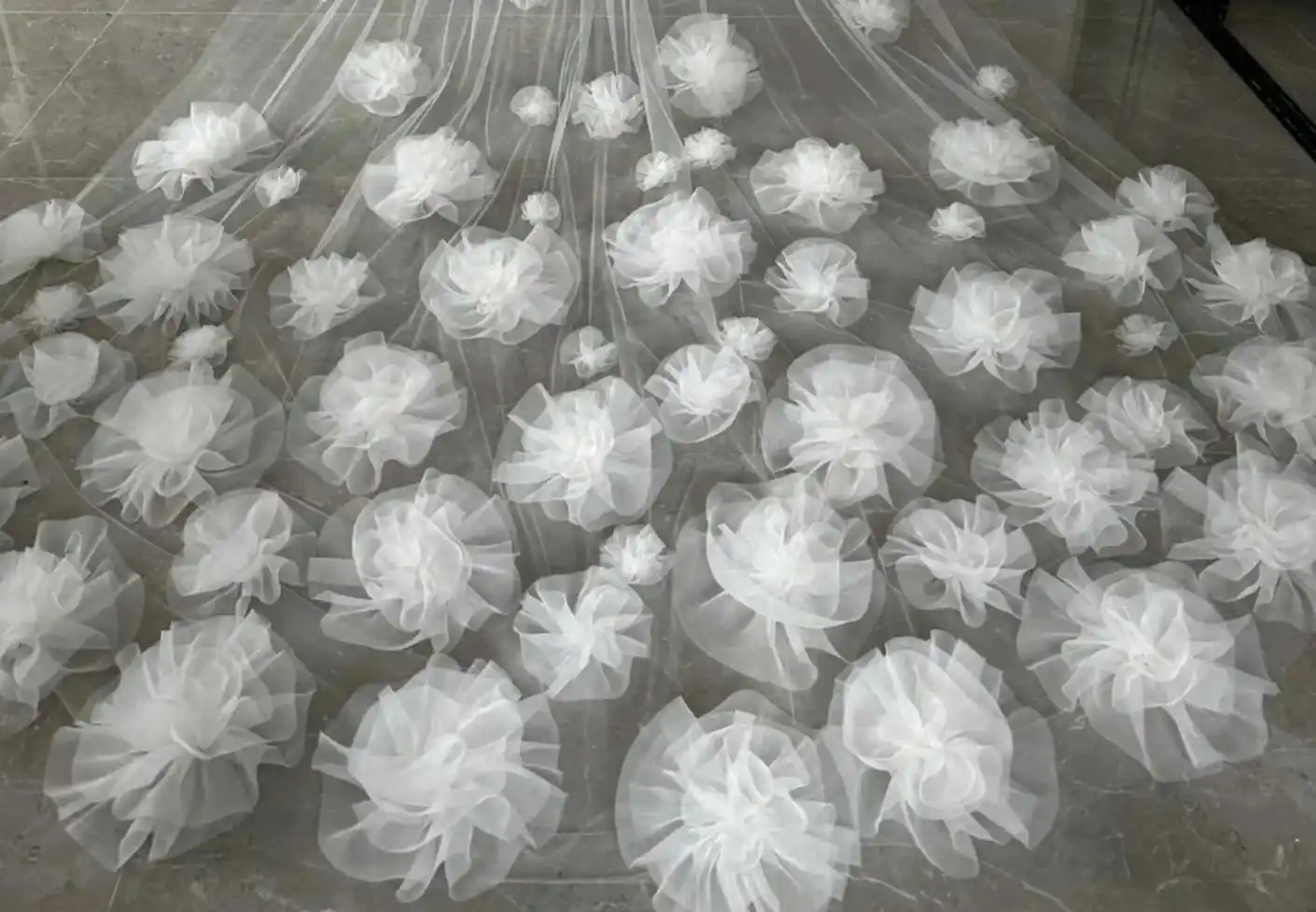 كشكش زين طرحة الزفاف مخصصة صور حقيقية طويلة قطع حافة الحجاب الزفاف طبقة واحدة طول الكاتدرائية اكسسوارات الزفاف