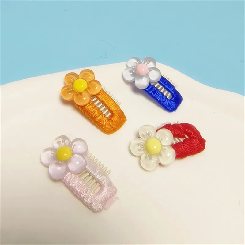 

4pcs Cute Pet Dog Grooming Flower Dog Comb Hairpin BB Teeth Hair Clips Handmade Maltese Yorkshire Bowknot Hair Accessories