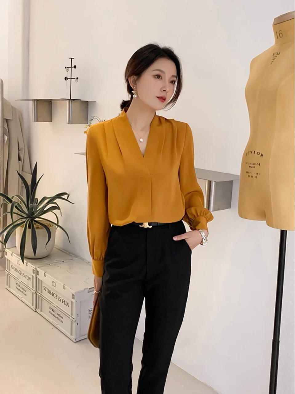 French Elegant Silk Shirt Women 2024 Autumn And Winter Loose All-match High-end V-neck Shirt SATIN Silk Office Lady