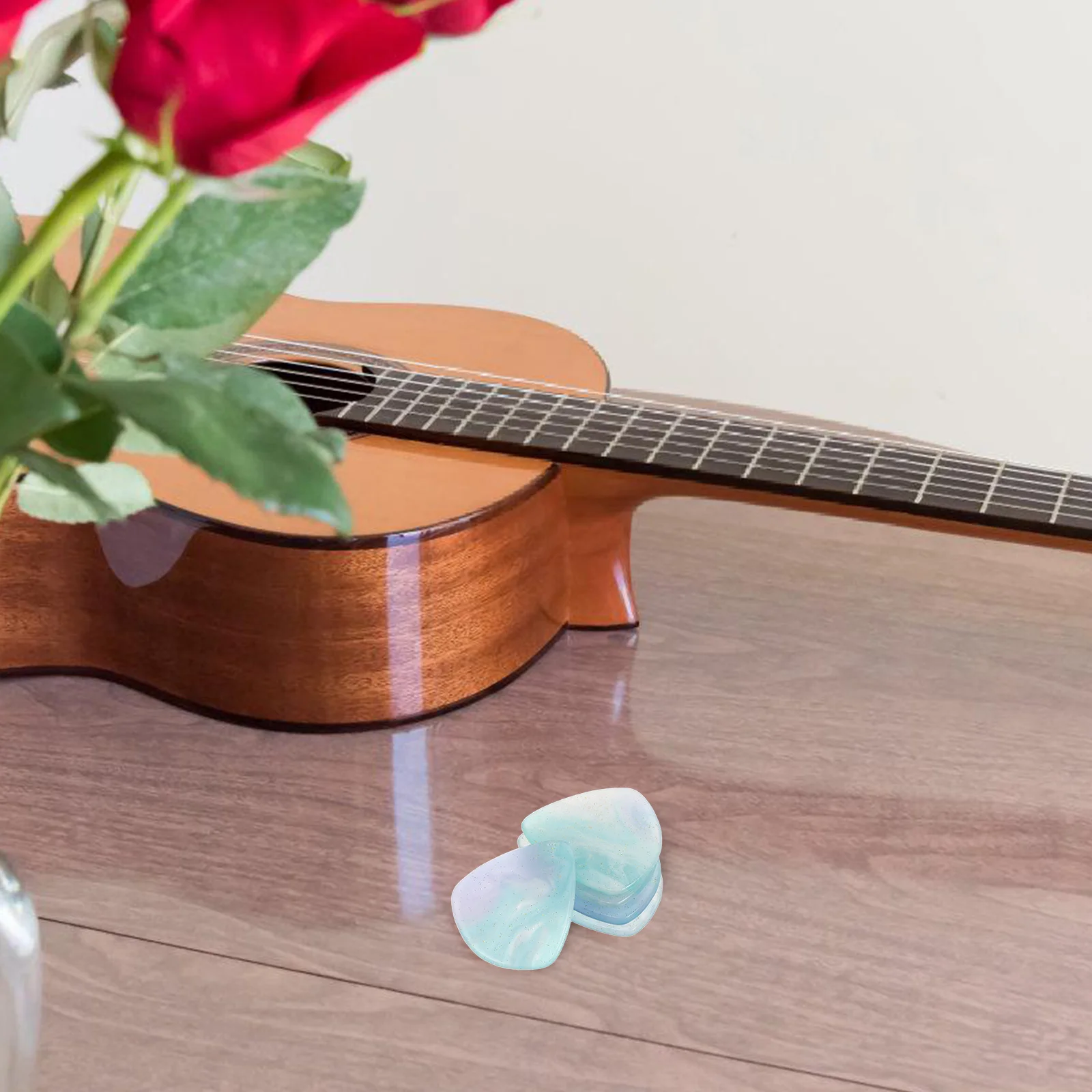 5 قطعة يختار الغيتار الراتنج على شكل قلب شفافة الأزرق للكهرباء باس الصوتية الغيتار الشعبي Plectrums خفيفة الوزن