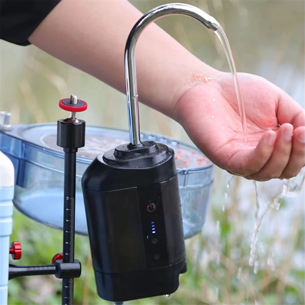 

AA74 Portable Fishing Oxygen Pump Intelligent Sensor Fishing Oxygen Air Pump Automatic Fishing Water Pump with Bait Light