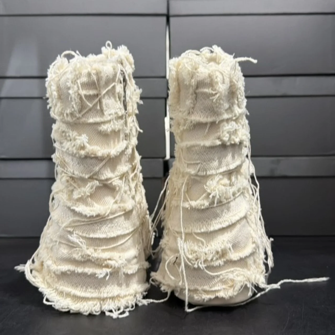 Vintage White Canvas High Top Sneakers 26ss Riband Tassel Design Casual Shoes Men Women Ankle Boots  Luxury Style Flat Shoe