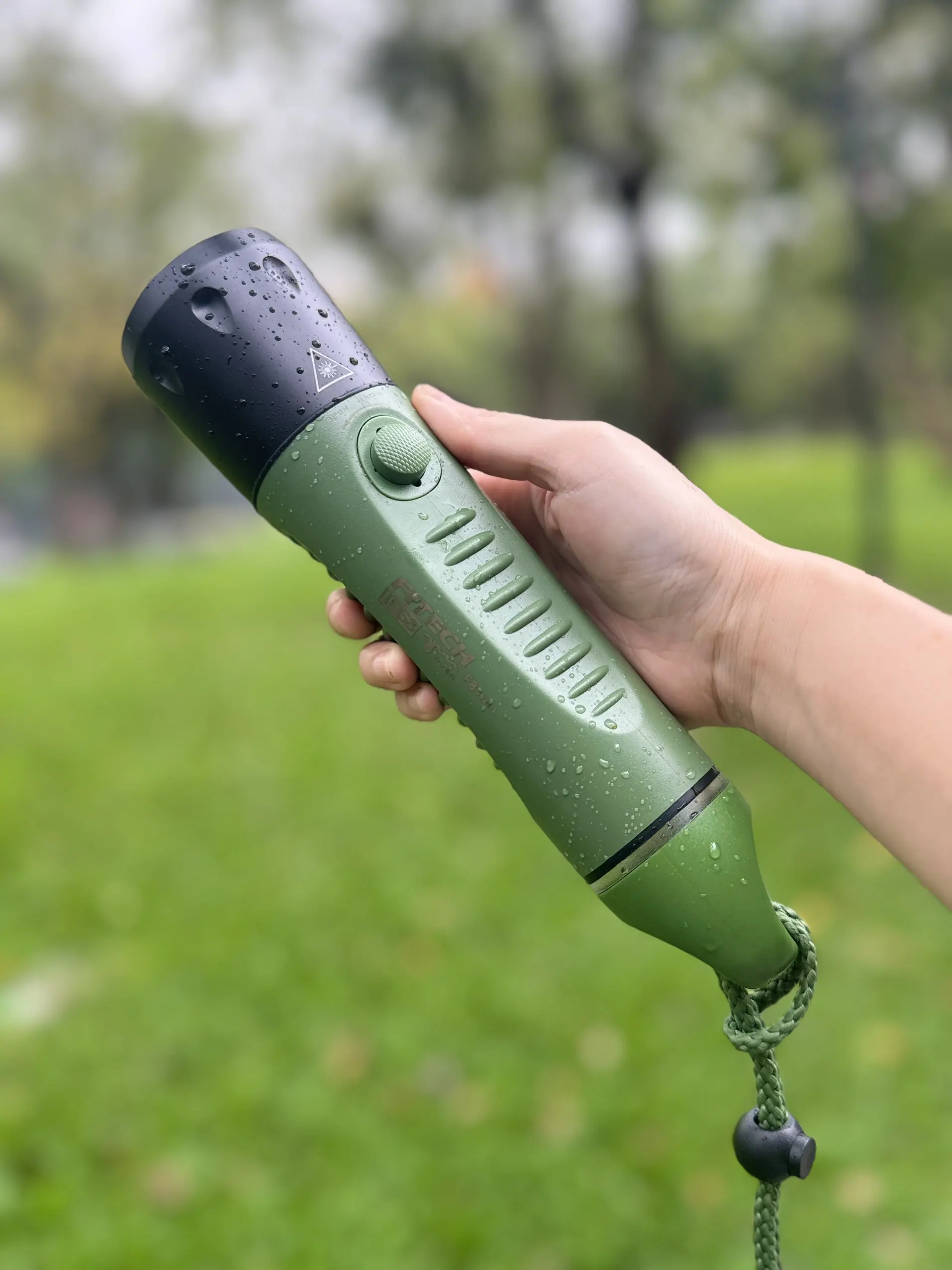 100% original Fitech F8 Rechargeable Diving Flashlight 800Lumens Include 3*18650Battery