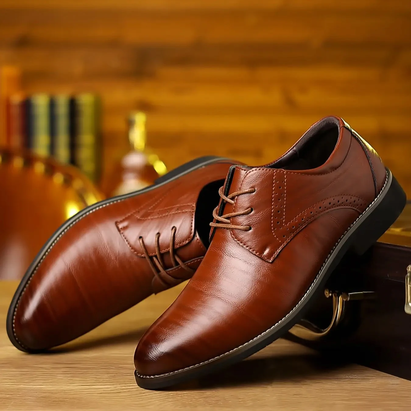 A pair of men\'s fashionable and versatile formal shoes, leather shoes