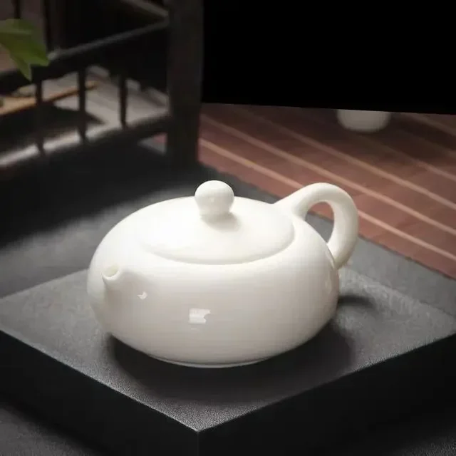 Chinese Handmade White Porcelain Teapot Ivory White Tea Pot Ceramics Teaware Tea Infuser Pu'er Oolong Tea Filter Kettle