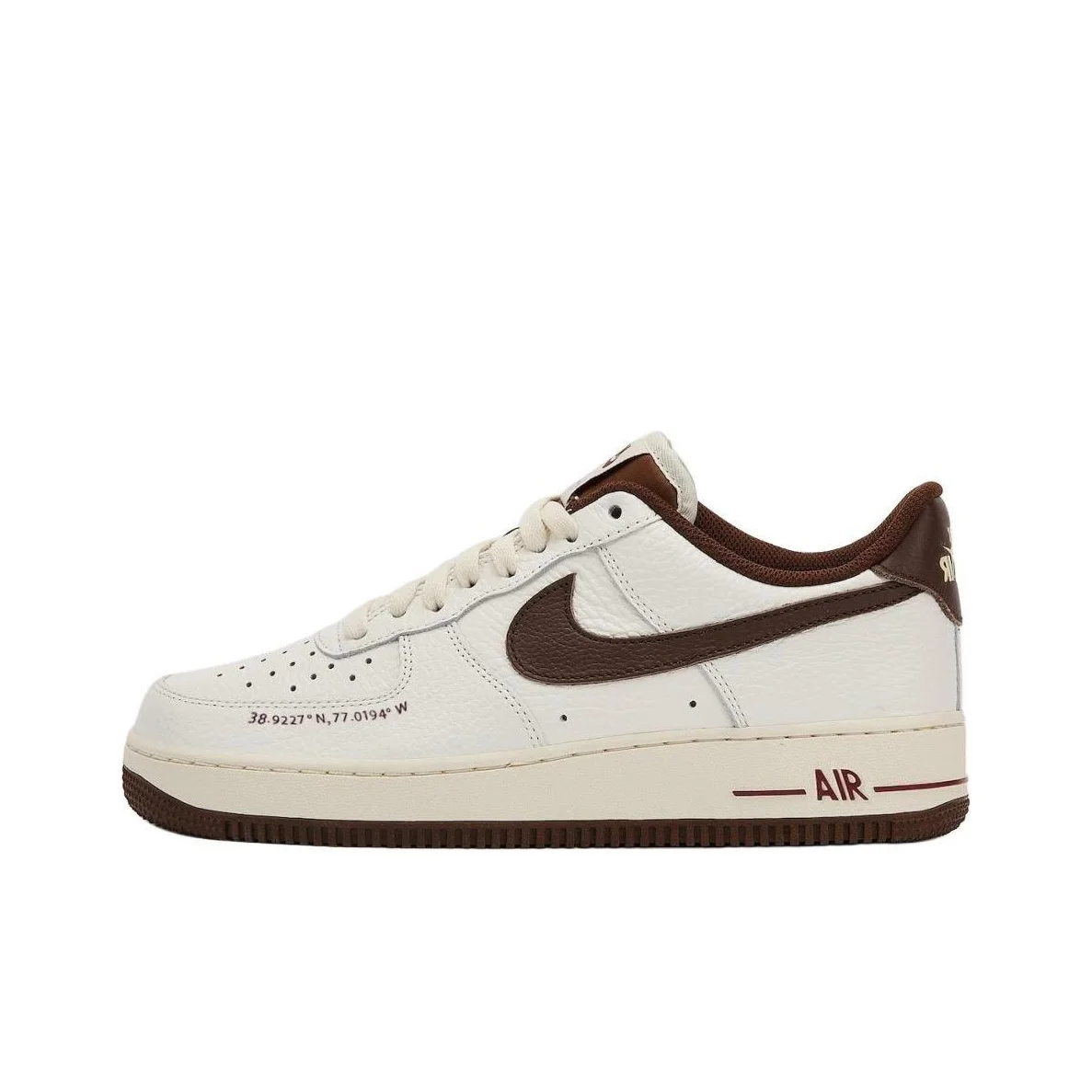 

Nike Air Force 1 Low '07 Ховард-университетские дворочные устройства HQ7027-100
