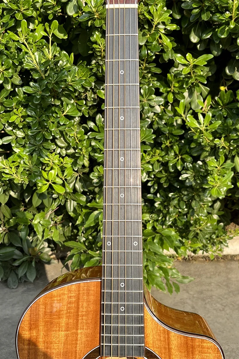 الصين Aiersi مصنع عالية الجودة الصلبة كوا الجسم كوتاواي شكل الغيتار الصوتية مع منفذ الصوت