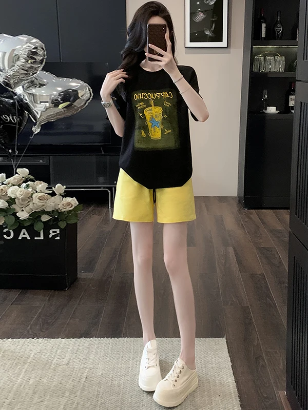 

Comfortable Lazy Style Women's Summer Fashion Anti-aging Black Short Sleeve T-shirt Yellow Shorts Two-piece Set Sportswear