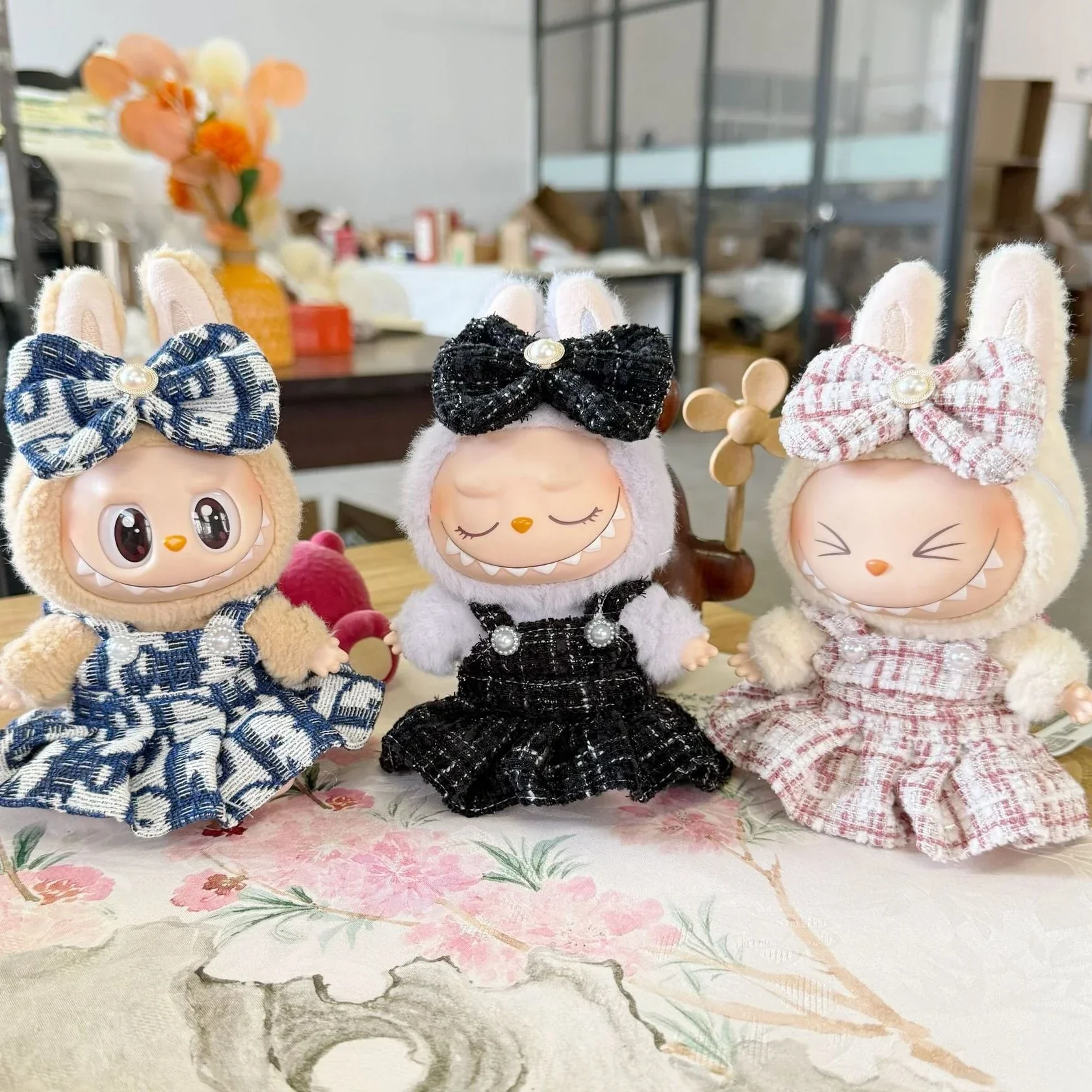 

Labubu 17 cm Poppenkleertjes Capybara Cos Pak V1 V2 V3 Outfit Stijlvolle Kleding Set voor Knuffel Poppen Accessoires