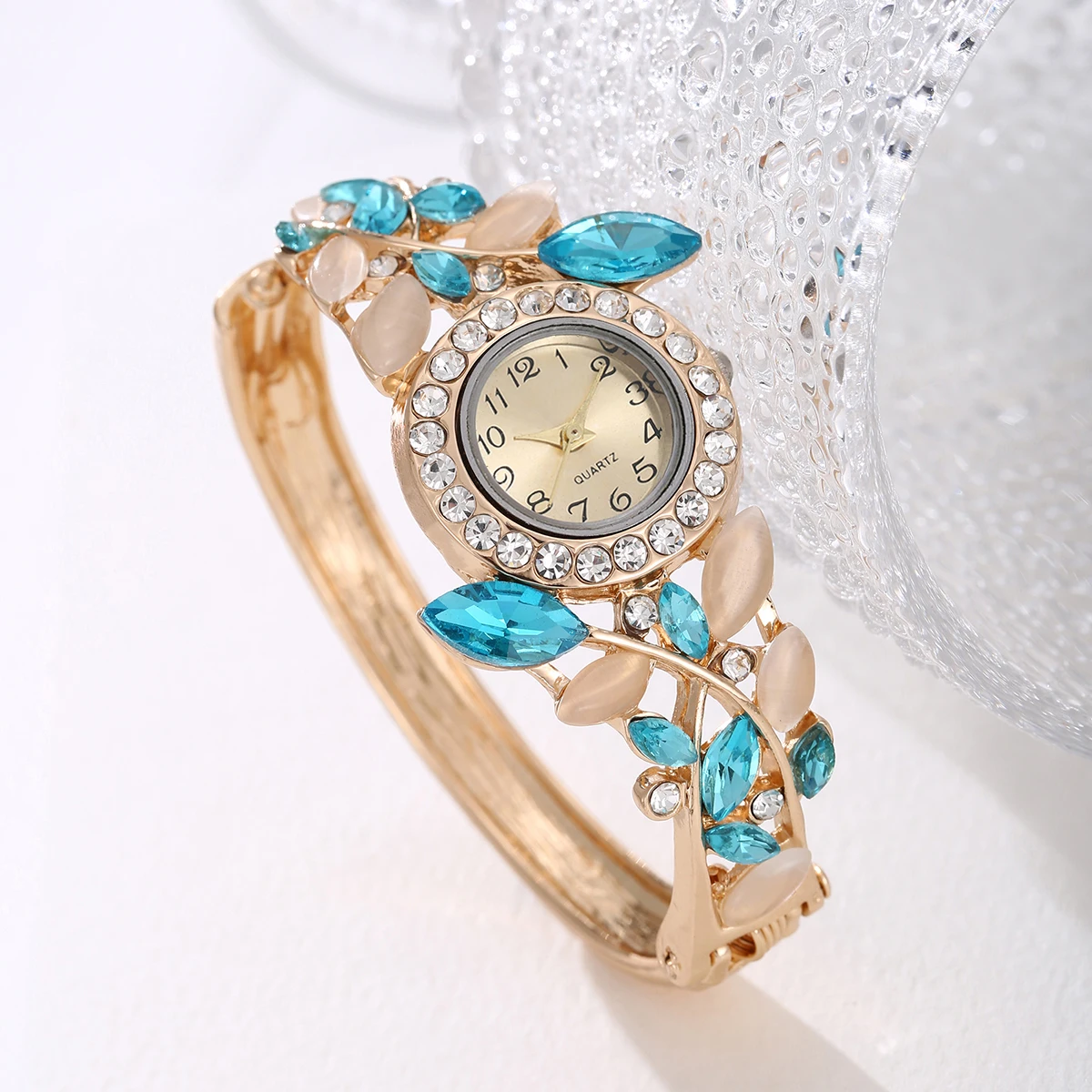 5pcs Women\'s Light Luxury High Beauty Korean Edition Palace Style 3D Flower Alloy Bracelet Watch