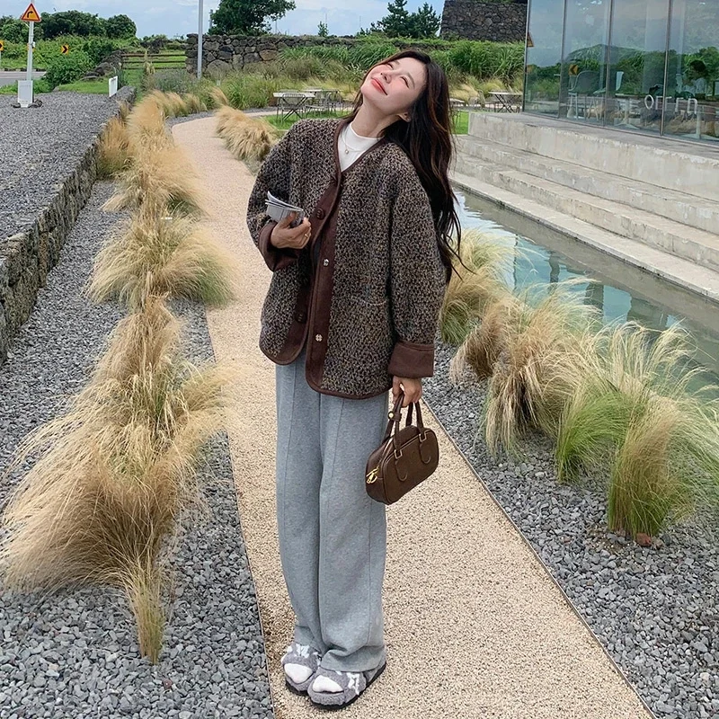 Kawa Kolor Mała Aromatyczna Kurtka Damska na Zimę 2025 Nowa Koreańska Wersja Luźny Krój Wyszczuplająca Gruba Ciepła Krótka Bluza