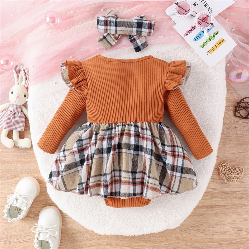 Conjunto de macacão de inverno para meninas pequenas com faixa de cabeça combinando e vestido de macacão xadrez de manga comprida com detalhes de babados