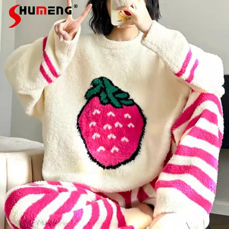 

Новые зимние японские бархатные пижамы для женщин, флисовый комплект домашней одежды с клубникой, женские утолщенные носимые домашние костюмы