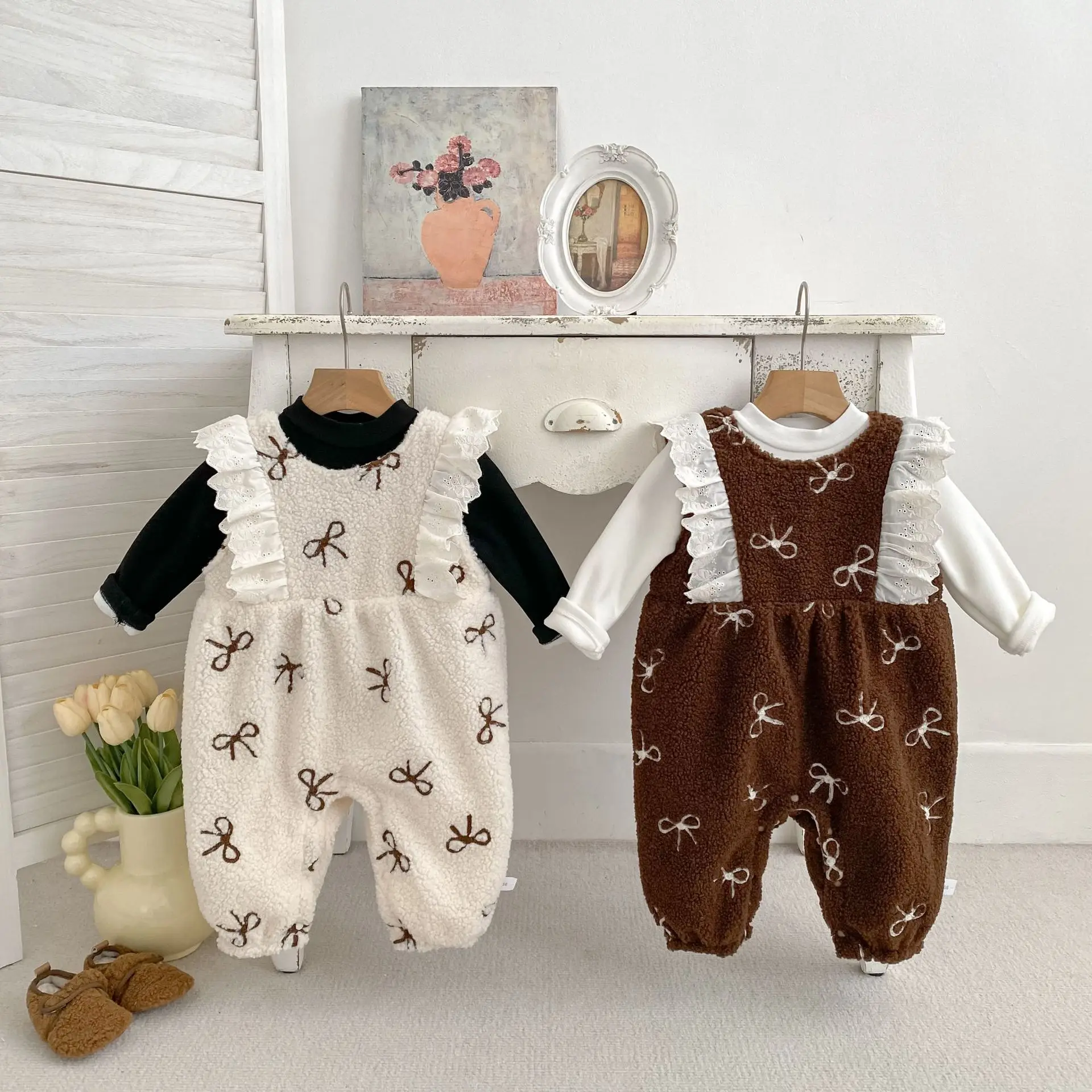 

2025 Winter New Baby Sleeveless Fleece Romper Infant Girl Bow Print Jumpsuit Plus Velvet Thick Newborn Girls Warm Clothes 0-24M