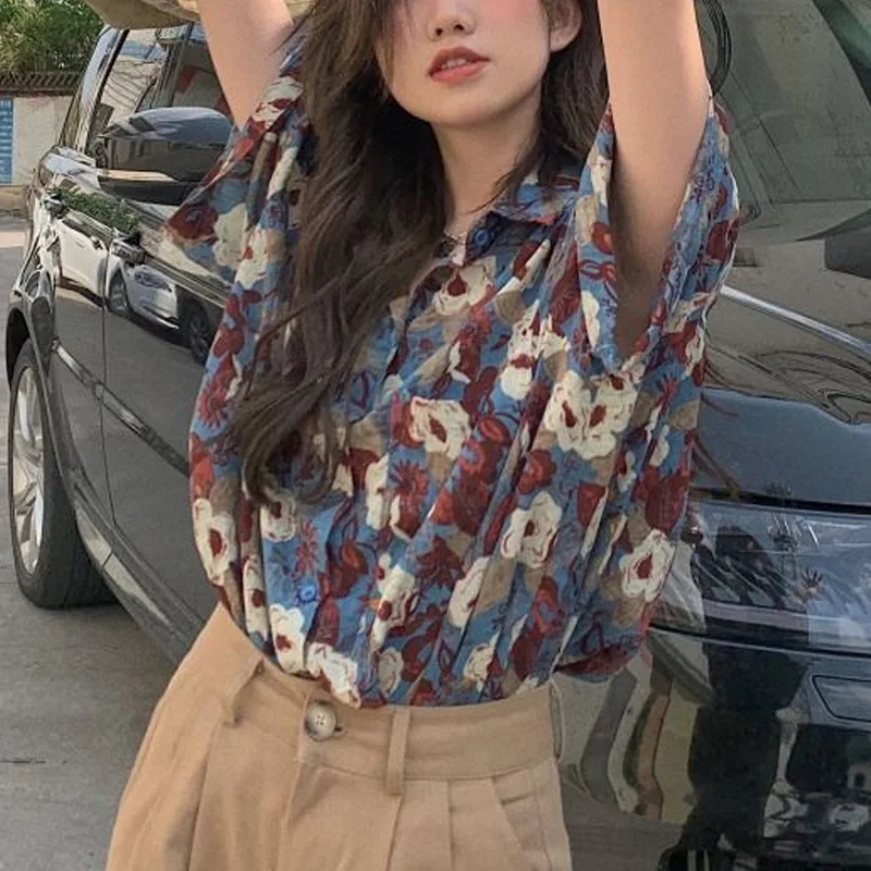 

Новая летняя модная рубашка с воротником-поло и коротким рукавом, женская повседневная блузка в стиле High Street с пуговицами, винтажная универсальная блузка с принтом YY51