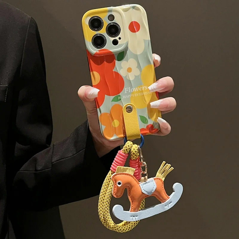 

Милый маленький желтый цветок деревянная лошадка-подвеска для телефона apple 15pro чехол для телефона iphone14promax защитный чехол 13/15promax женский 15pro