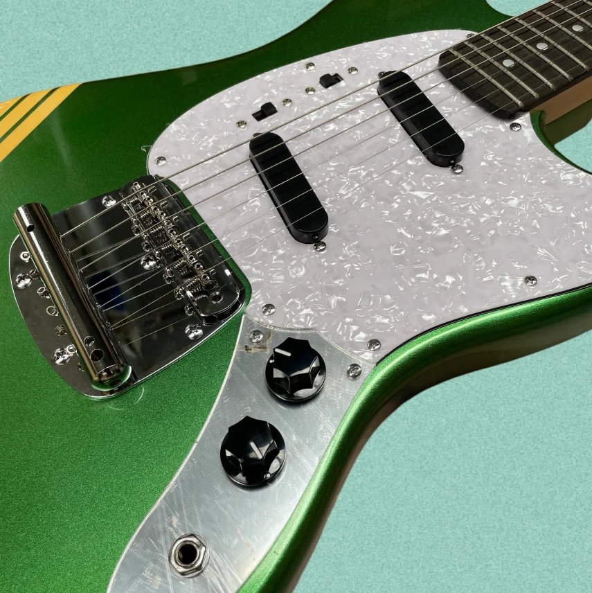 6-string metal green electric guitar with white pearl guard plate,yellow stripe,black knobs guitars—retro rock electric guitarra