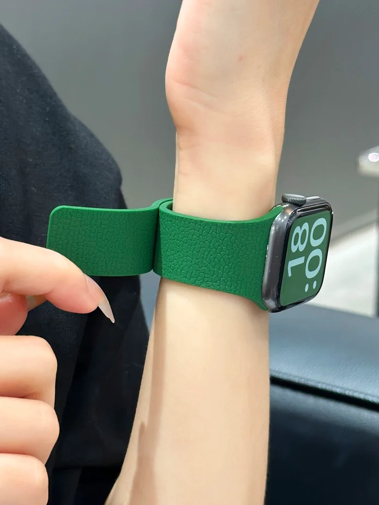 Tali untuk Apple Watch ultra3/2/1 49mm 45/42/46mm 40mm 41mm 2025 Gelang olahraga silikon magnetik baru seri 11 10 9 8 7 6 5 4 SE