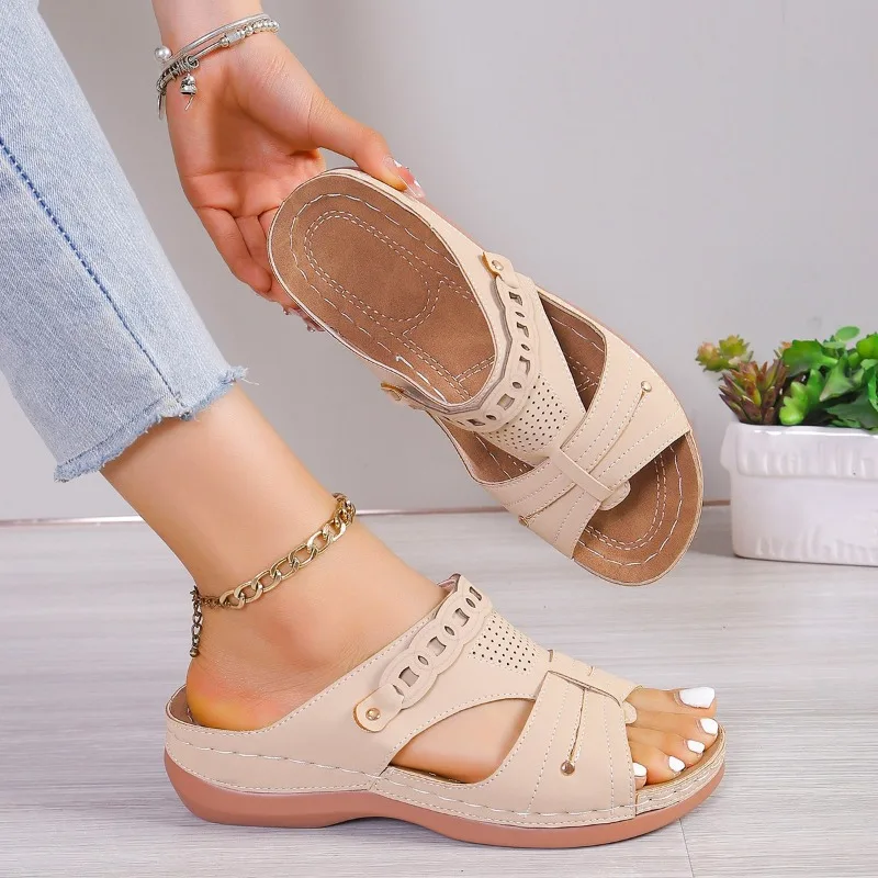 Large Size Slippers Summer New Fashion Round Head Open Toe Tread Line Hollowed-out Slippers Sandals for Women