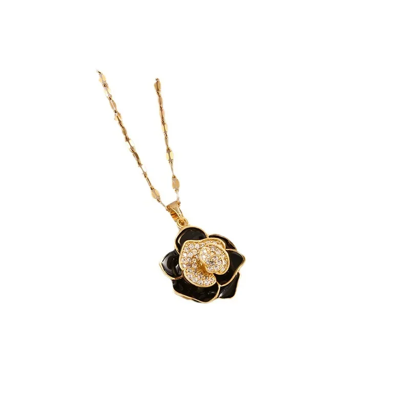 Camellia necklaces feature three-dimensional petals, fashionable clothing necklaces, and diamond-encrussed flowers