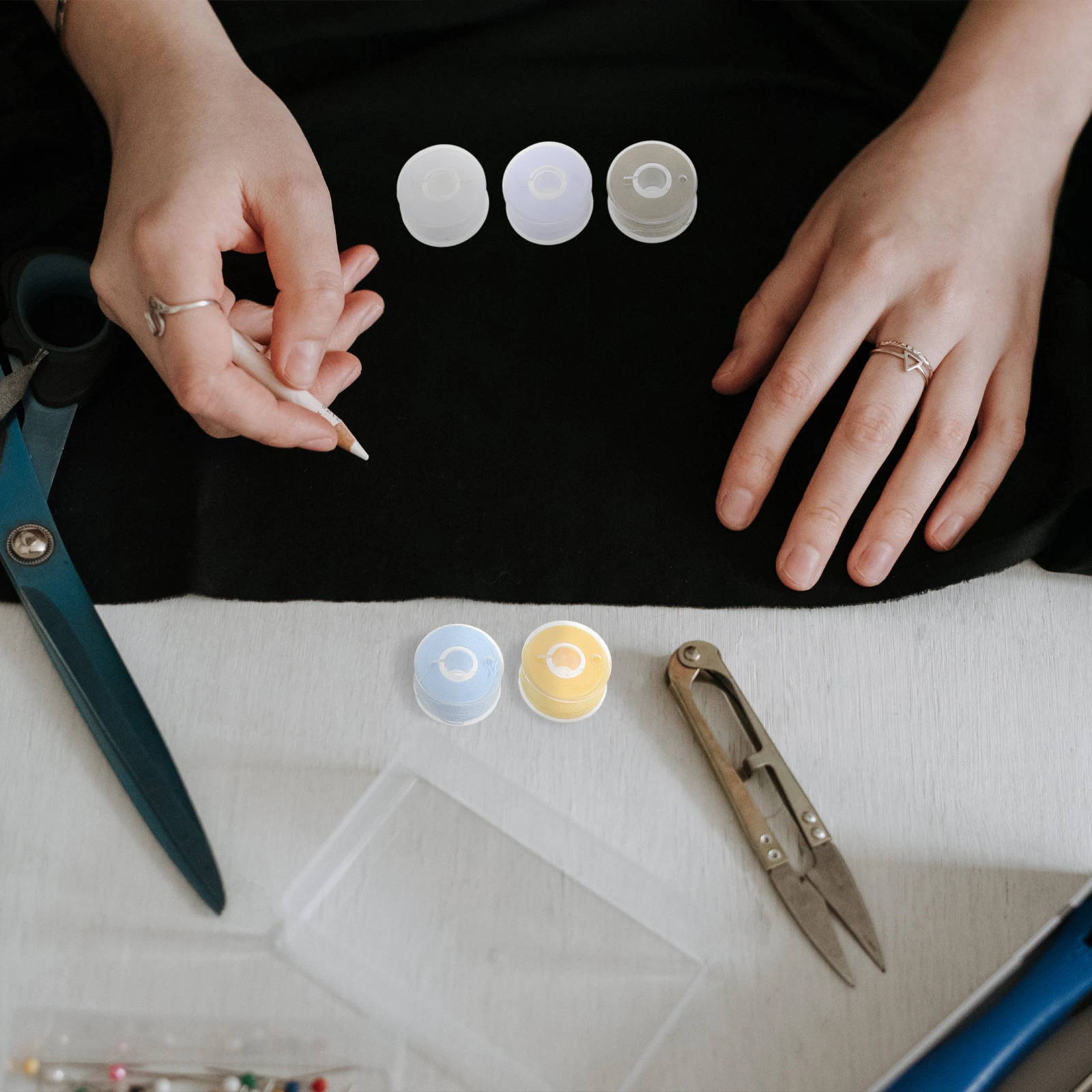 

1Set Colorful Sewing Bobbin Threads Long-Lasting Flexible Tailoring Thread Ideal for Beginners and Experts DIY Sewing Machine