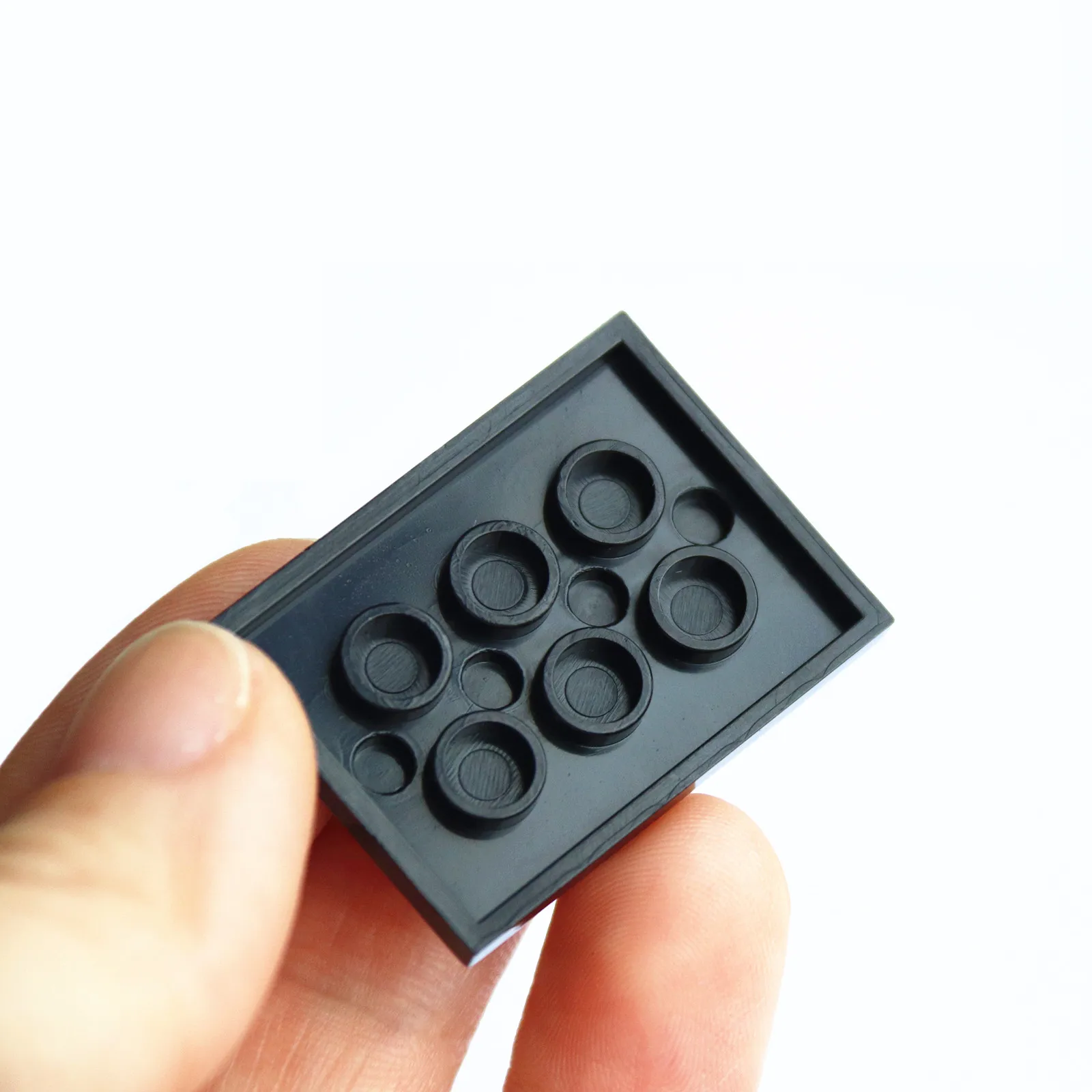 แผ่นฐานตั้งฟิกเกอร์ 50 ชิ้น 100 ชิ้น แบบปรับแต่ง ขนาด 3x4 นิ้ว พร้อม 4 รูยึดตรงกลาง สีดำ ใช้ได้กับฐานตั้งฟิกเกอร์ รุ่น 88646