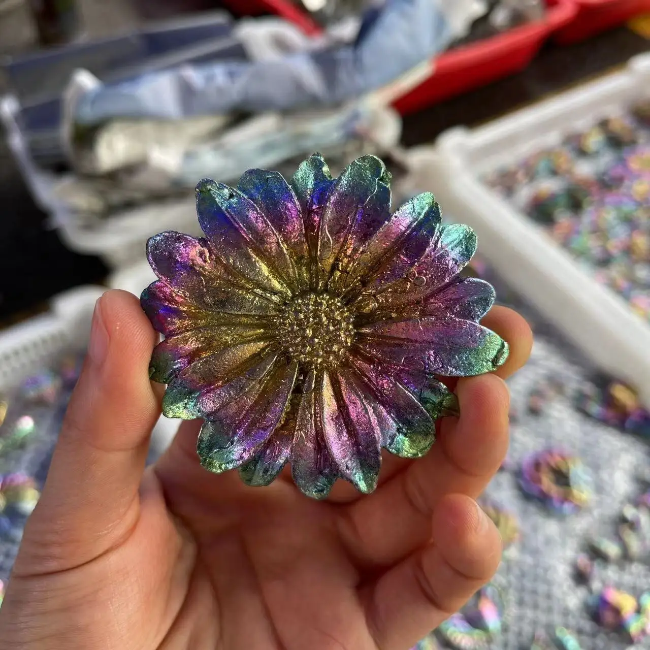Bismuto naturale Primitive Sun Flower Metal Miner Gemstone cristalli grezzi stregoneria Reiki Healing Stone decorazione della casa